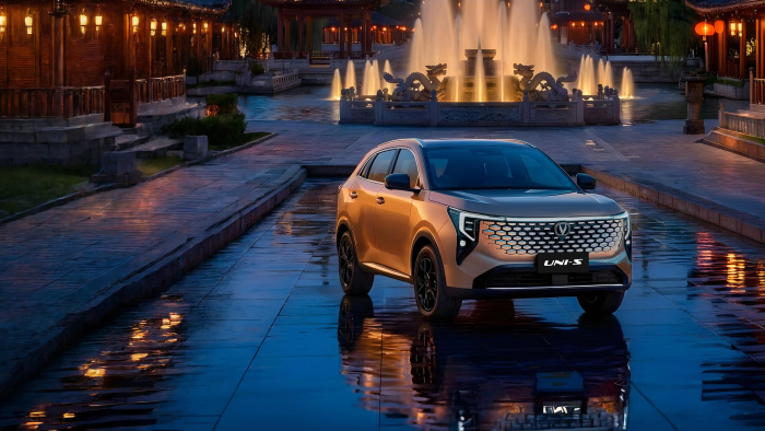 В России стартовали продажи нового Changan Uni-S с полным приводом